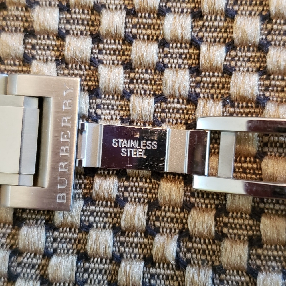 Burberry Stainless Steel Watch BU9000, EUC! Beautiful. - Picture 8 of 11